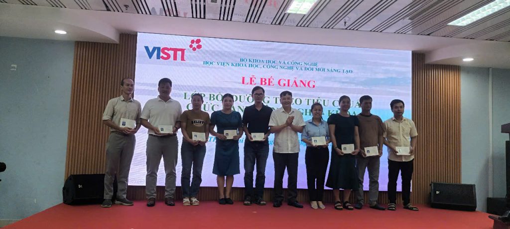 Lễ bế giảng Lớp bồi dưỡng theo tiêu chuẩn chức danh công nghệ – Khóa 2 tại Thành phố Hồ Chí Minh