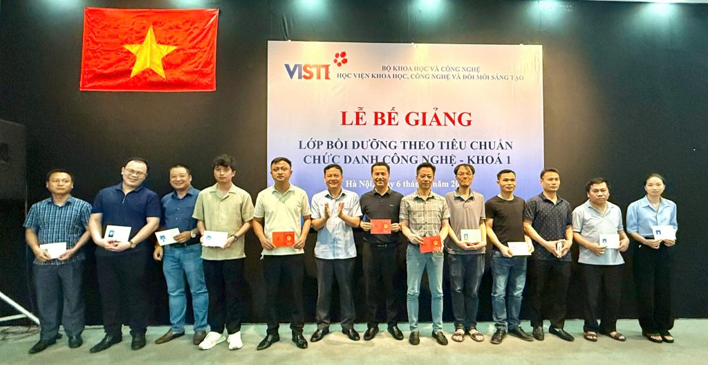 Lễ bế giảng Lớp bồi dưỡng theo tiêu chuẩn chức danh công nghệ – Khóa 1 (năm 2025) tại Hà Nội