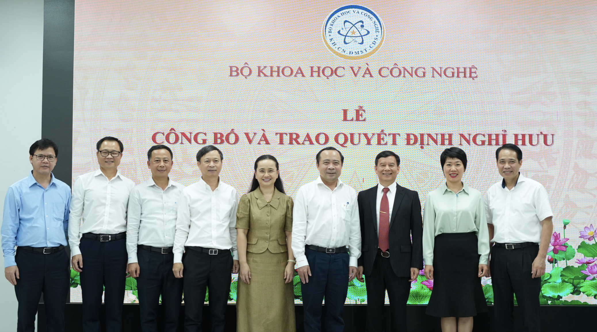 Trao quyết định nghỉ chế độ và tri ân PGS. TS. Trần Văn Nghĩa, Phó Giám đốc Học viện Chiến lược KH&CN